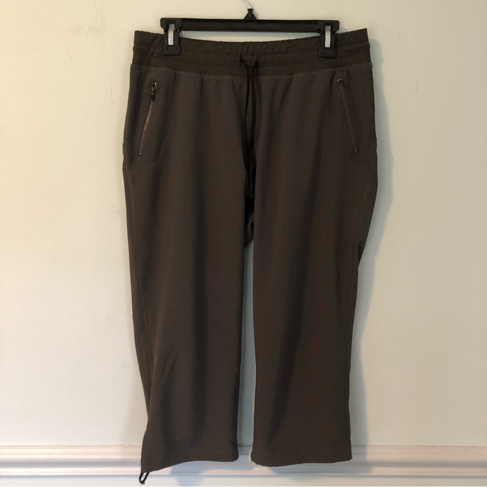 Fabletics Olive Green Cropped Track Pants Size Medium